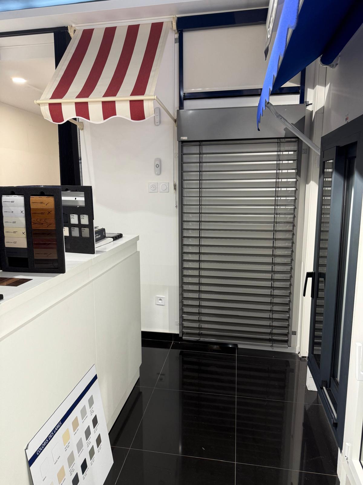Brise-soleil, volet roulant et store banne en exposition
